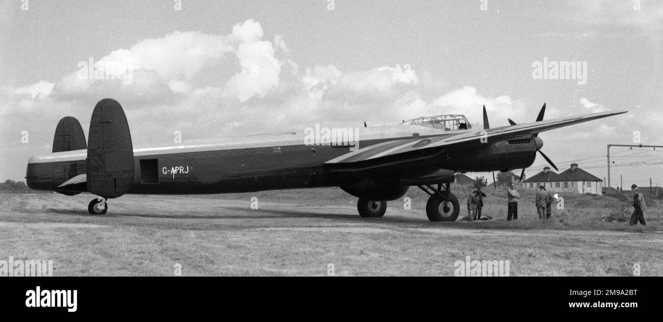 Avro Lincoln B Mk.2 G-APRJ all'Aeroporto di Southend. Ex Royal Air Force RF342, quindi verso D. Napier & Sons Ltd. All'aeroporto di Luton con registrazione di classe B G-29-1. Si è trasferito al Cranfield College of Aeronautics come G-36-3 nel novembre 1962, quindi a Southend come G-APRJ il 9 maggio 1967, ritornando al G-29-1. Foto Stock