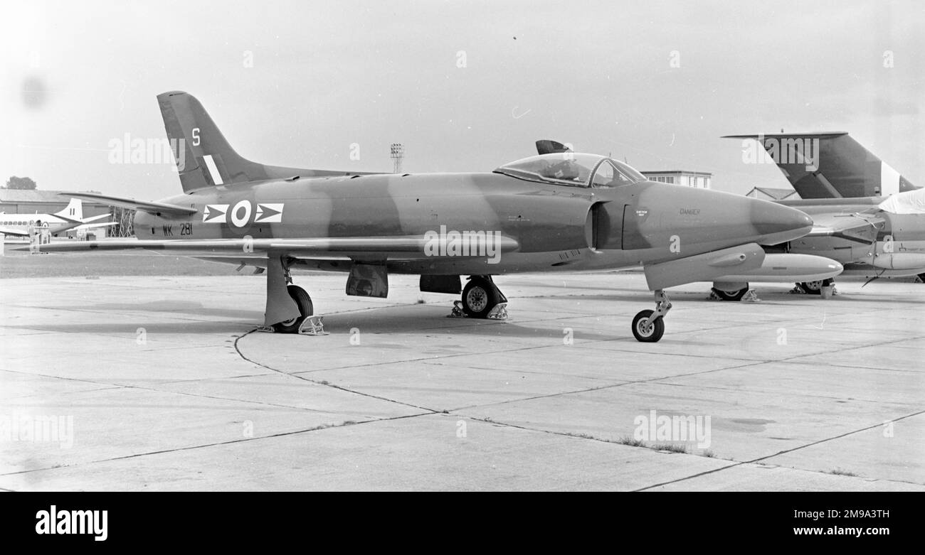 Royal Air Force Supermarine Swift FR.5 WK281. Costruito da Vickers Armstrong e consegnato il 5 novembre 1956, WK281 si unì al No 79 Squadron al RAF Gutersloh, Germania Occidentale nell'aprile 1959 e fu operato nel ruolo di ricognizione tattica dei combattenti fino al gennaio 1961, quando lo squadrone si convertì al Hunter FR10. Fu recuperata alla Chiesa Fenton e molto poco dopo fu trasferita ad uno squadrone ATC a Uxbridge per uso didattico a terra come 7712M. Dal 1967, WK281 è stato messo in mostra in diverse stazioni RAF prima di essere trasferito al Museo RAF di Hendon nel 1989 e successivamente Foto Stock
