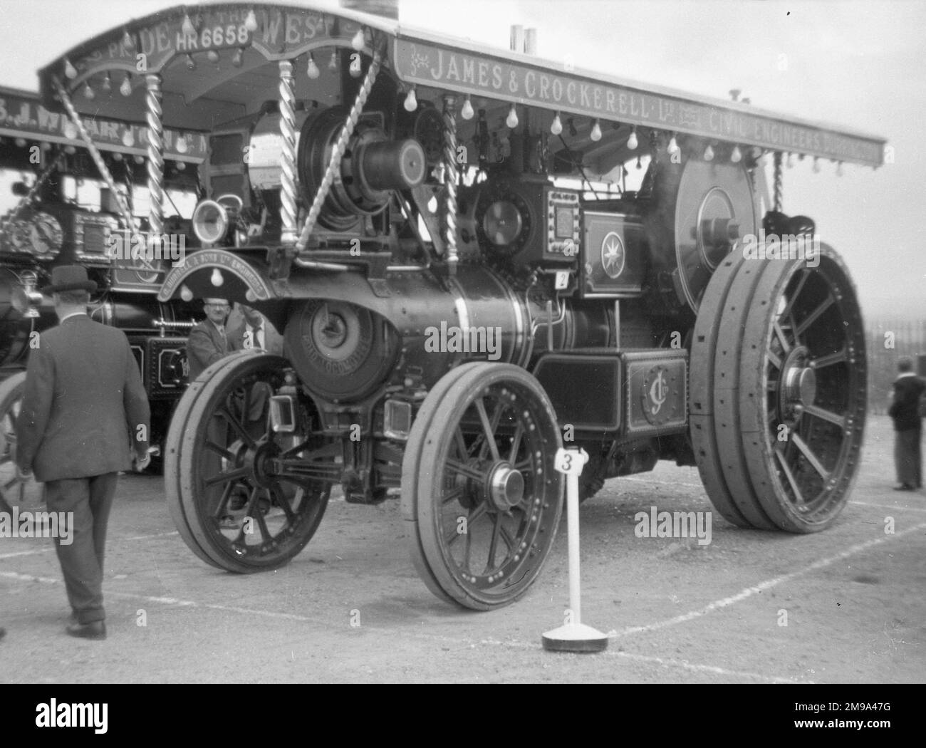 Burrell Showmans Road locomotiva Prince of Wales HR6658 (msn 3887), al Crystal Palace Steam Rally del 1959. (Charles Burrell & Sons erano costruttori di motori a trazione a vapore, macchine agricole, camion a vapore e motori di tram a vapore. L'azienda aveva sede a Thetford, Norfolk, e operava dalle opere di St Nicholas su Minstergate e St Nicholas Street, alcune delle quali sopravvivono oggi). Foto Stock