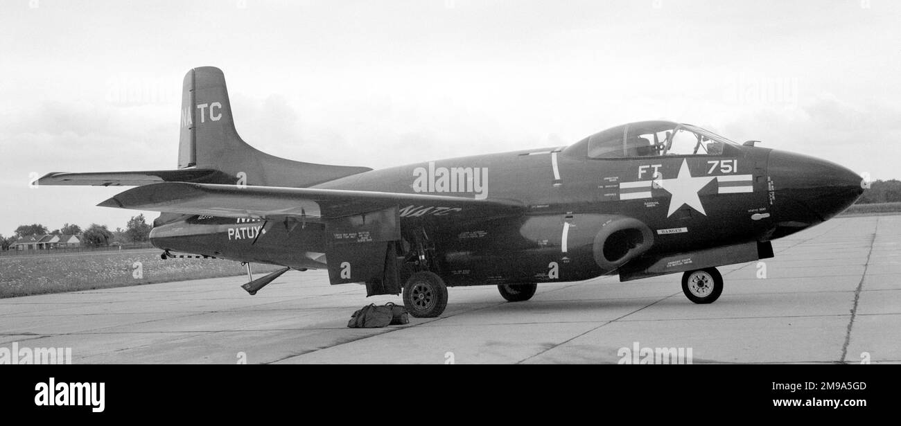 United States Navy - Douglas F3D-1 Skyknight 123751 (msn 7058, codice unità FT, segnale di chiamata 751) del Naval Air Test Centre (NATC), presso la base aerea navale di Patuxent River (PAX) Foto Stock