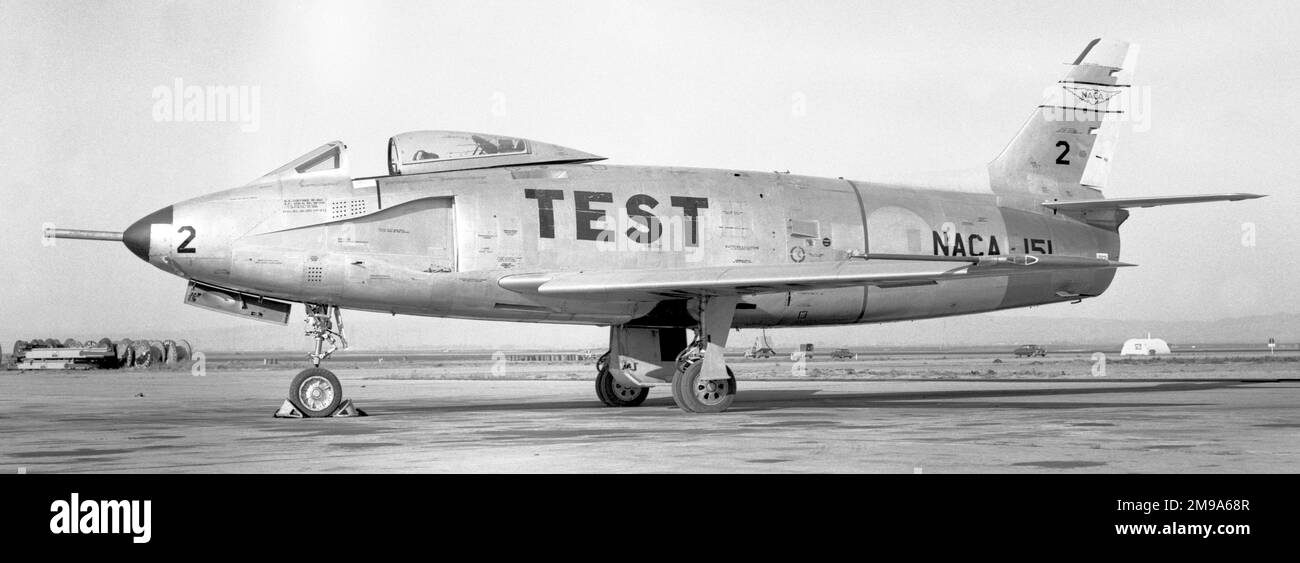 Nord America YF-93A NACA-151 2 (48-0318) 5 giugno 1951 al 1953: Assegnato al laboratorio aeronautico Ames del Comitato consultivo Nazionale per l'Aeronautica per la ricerca aerodinamica, presso la Naval Air Station Moffett Field, CA., come NACA-151. (Visto parzialmente spogliato a NACA Ames sul campo di Moffett nel giugno 1956). Foto Stock