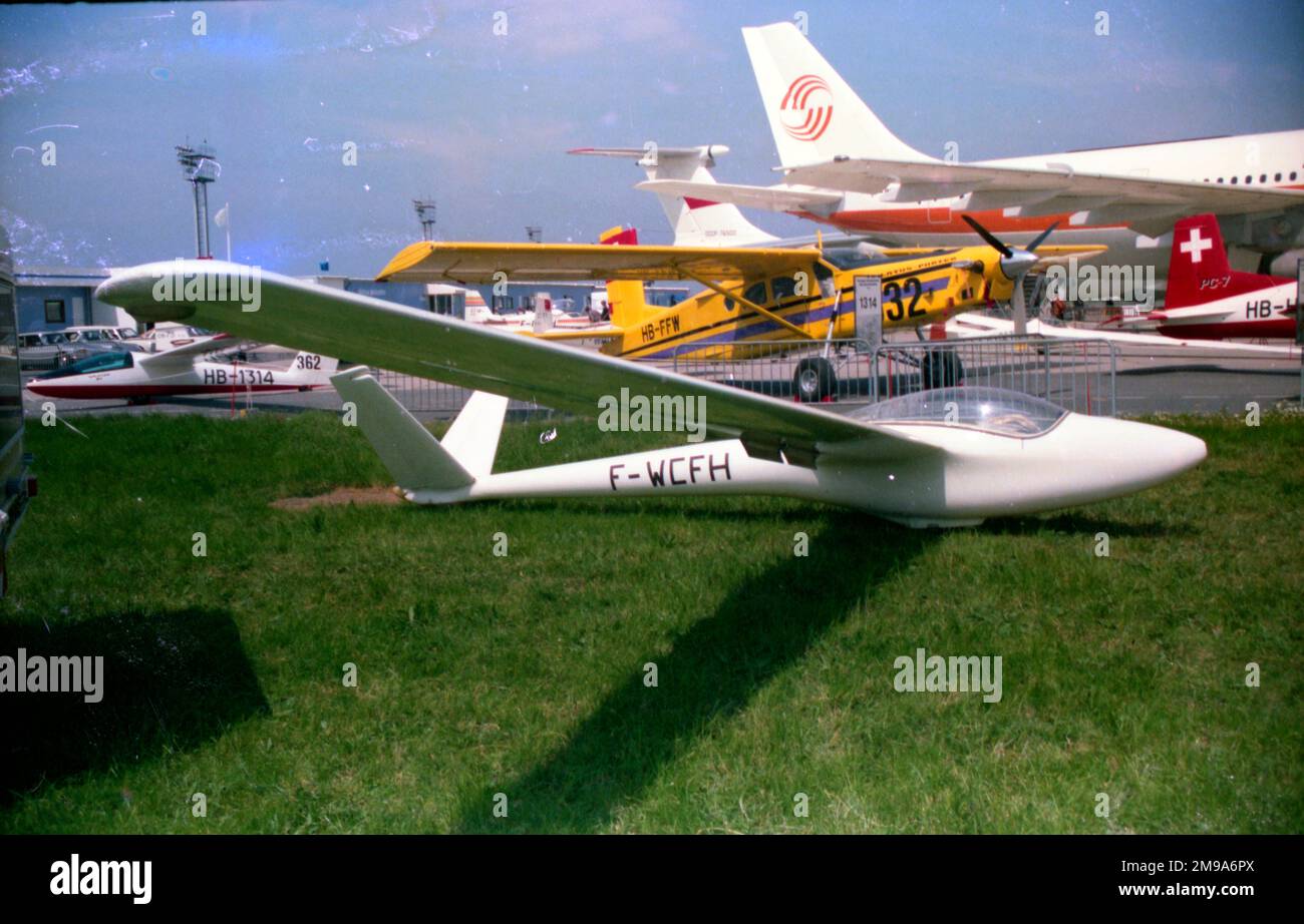Start+Flug H-101 Salto F-WCFH velivolo aerobatico tedesco, in occasione di un Paris Air Show negli anni '1970s. Foto Stock