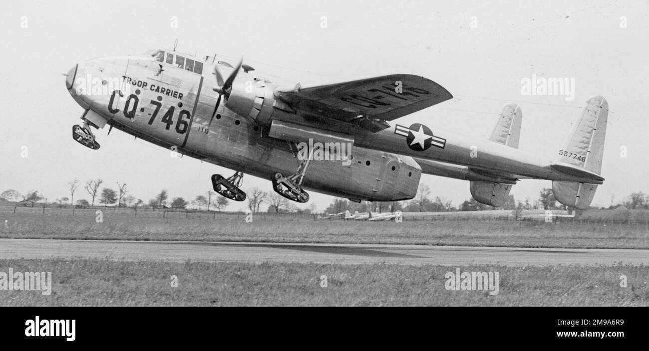 United States Air Force - Fairchild EC-82A 45-57746 (msn 10116, numero di ronzio CQ-746). Un C-82 convertito in EC-82A con carrello di atterraggio cingolato nel 1948. Foto Stock