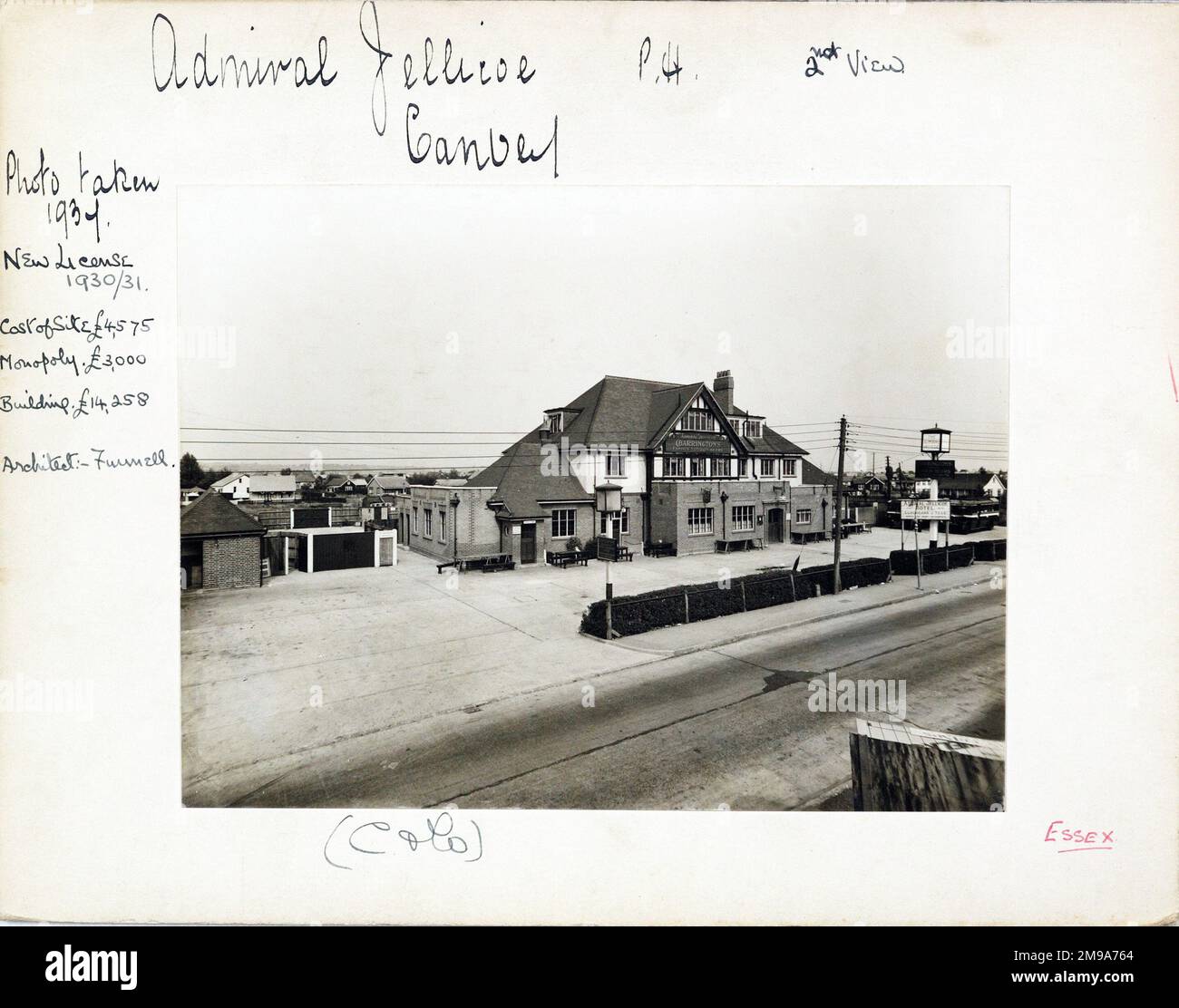 Fotografia dell'Ammiraglio Jelicoe PH, Canvey, Essex. Il lato principale della stampa (mostrato qui) raffigura: La faccia a sinistra distante sulla vista del pub. Il retro della stampa (disponibile su richiesta) dettagli: Trading Record 1931 . 1941 per l'Ammiraglio Jelicoe, Canvey, Essex SS8 7RS. A partire da luglio 2018 . Riaperto 21-06-2014 . Pensioni aziendali Foto Stock