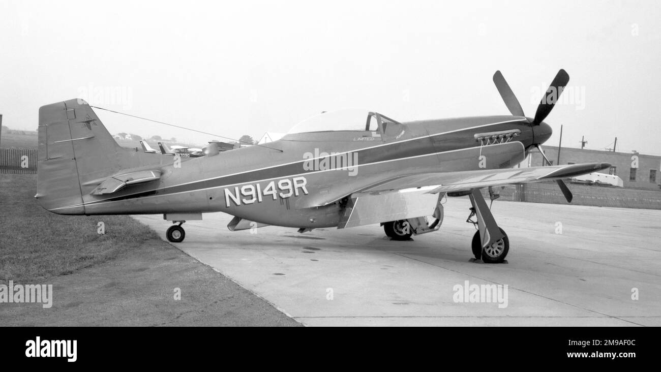 Nord America P-51D Mustang N9149R alla fine del 1960sDelivered per gli Stati Uniti L'aeronautica militare come 44-74441 consegnata all'aeronautica canadese reale come 9593.- BOC: 8 novembre 1950.- SOC: 15 ottobre 1959.Trans l'aeronautica della Florida, Sarasota, FL, 20 maggio 1959-1962.- registrato come N9149R.J.W. Fornof-Fornof Motor Co., Houma, LA, 4 agosto 1962-1972.G.R. Dunagan-Crawford & Co, Atlanta, GA, 14 marzo 1972.- si schiantò e distrusse da un incendio, Flowery Branch, GA, 20 dicembre 1972. Foto Stock