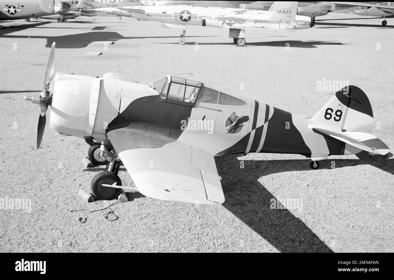 Curtiss P-36A Hawk 38-001 (msn 12415, call-sign '69') in 1940 giochi di guerra colori camouflage speciali, nella collezione del National United States Air Force Museum, presso la base dell'aeronautica militare Wright-Patterson, Ohio. Nord America X-10 GM-19307 (msn 1). (Nota: Il numero di serie è nella serie di missili guidati poco usati e non una normale serie militare) l'X-10 era un veicolo di prova senza equipaggio per il missile da crociera intercontinentale SM-64 Mavaho, che era in fase di sviluppo dal 1950 nel programma WS-104A. Utilizzato per esplorare la busta fino al M1,2, l'X-10s ha continuato a fornire un servizio utile dopo l'SM-64 Foto Stock