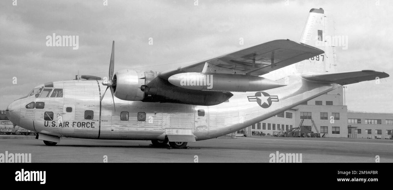 United States Air Force - Fairchild C-123B-10-fa Provider 54-0697 (msn 20146), successivamente convertito in C-123K, fornito a VNAF, poi a AF filippina. Foto Stock