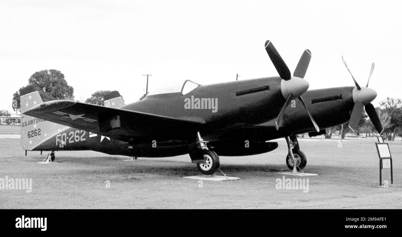 (United States Air Force - )North American F-82E Twin Mustang 46-0262 (msn 144-38148, buzz numero FQ-262), in mostra alla base dell'aeronautica militare di Lackland vicino a San Antonio in Texas, nella collezione USAF History and Traditions Museum. Foto Stock