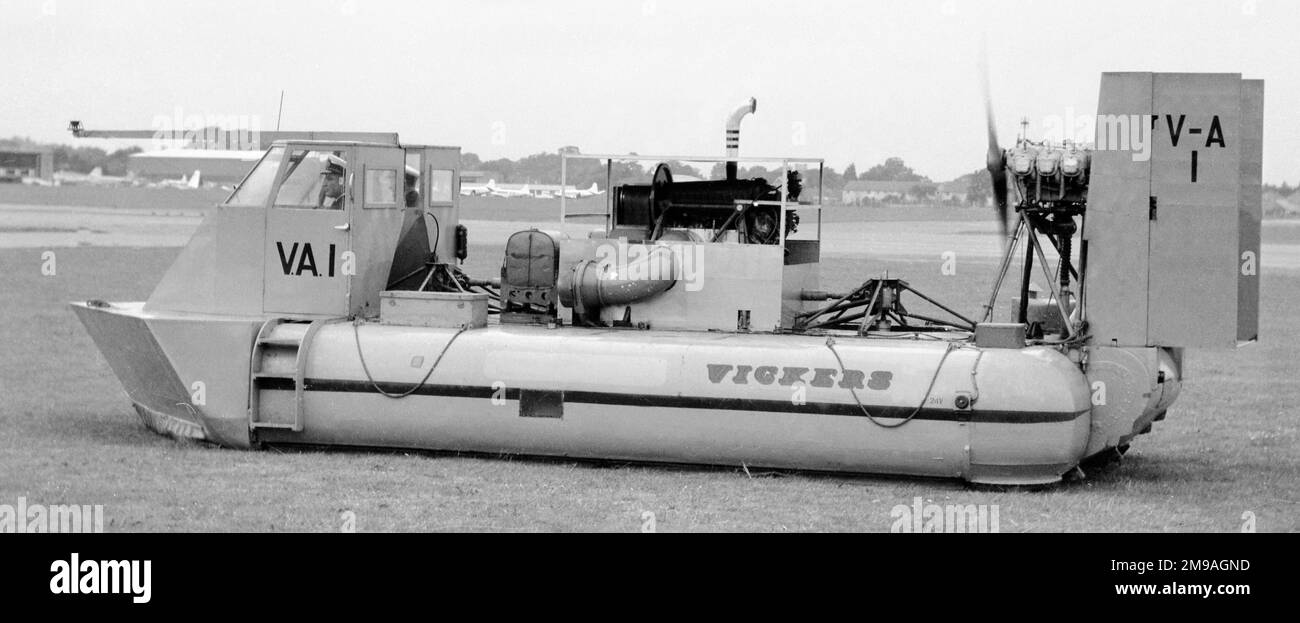 Vickers VA.1 hovercraft, (G-15-252) alla Royal Naval Air Station Lee on the Solent, per prove. Foto Stock