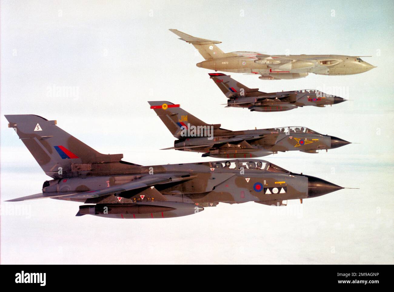 Royal Air Force - Handley pagina Victor K.2 XH672 di No.55 Squadrone, formante con Tornado GR1s da No.617 Squadrone e No 27 Squadrone, con un Tornado GR.1A di No 2(AC) Squadrone (variante di ricognizione). Foto Stock