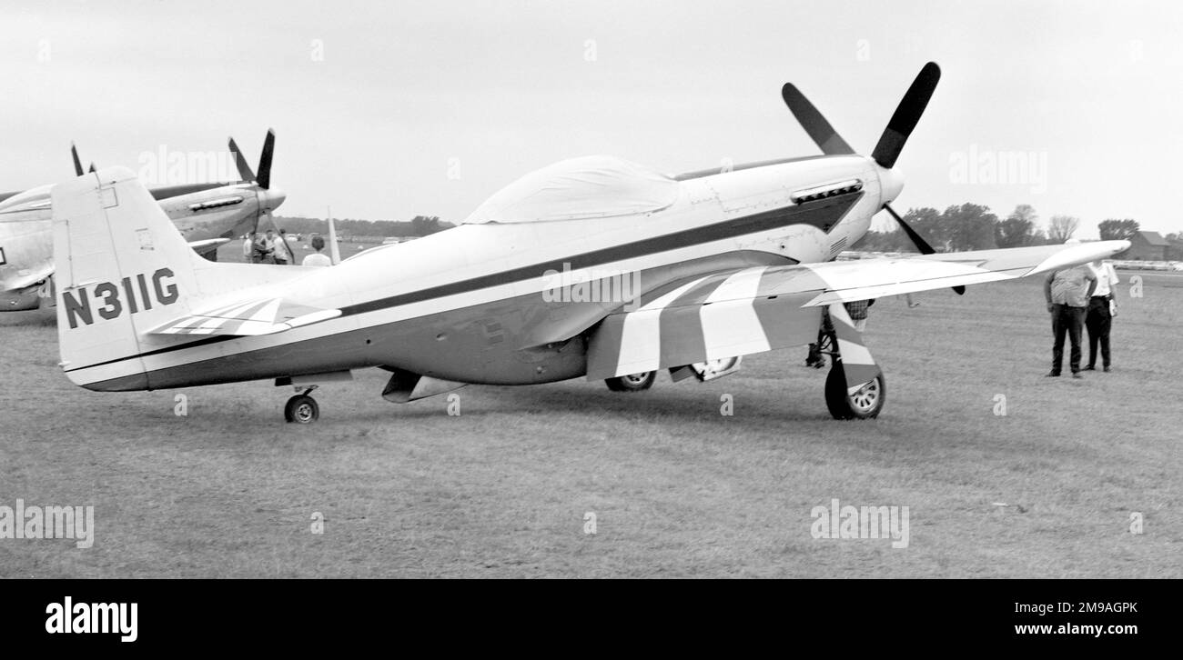 Nord America P-51D-20NA Mustang N311G (msn 122-38604, ex 44-72145) a Rockford, Illinois. 1945: Alle forze aeree degli Stati Uniti nel 1945 come 44-72145 1963: N6169C Foto Stock