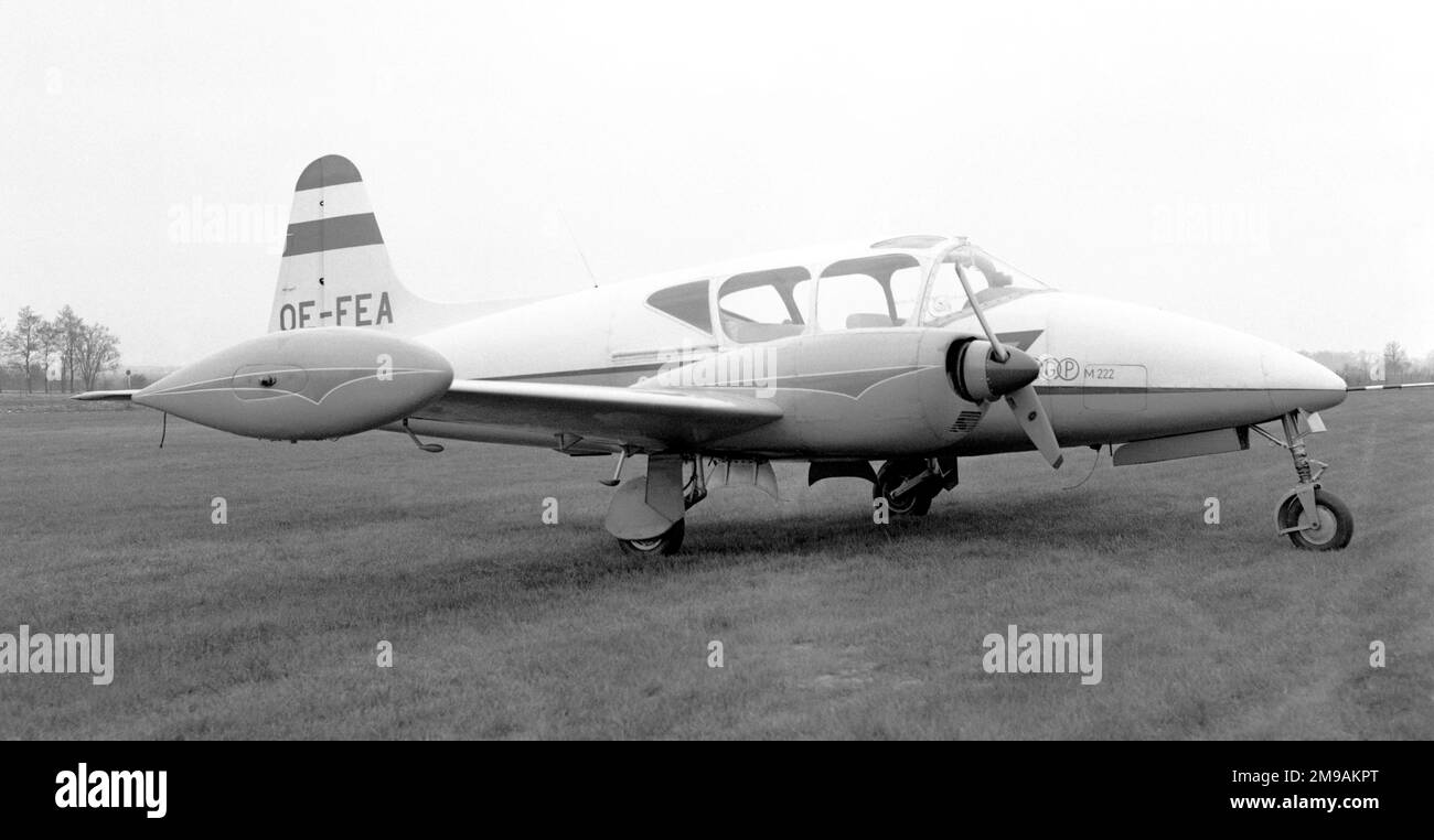 Simmering-Graz-Pauker A.G. M-222 Flamingo OE-FEA (msn 2), prototipo 2nd, dopo essere stato ri-registrato da OE-VEB il 27 settembre 1961. Foto Stock