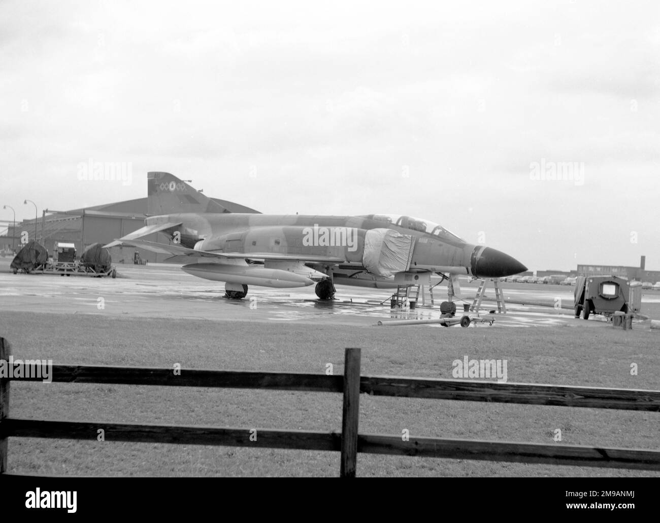 Royal Air Force - McDonnell Douglas Phantom FGR.2 XV461, di 228 unità di conversione operativa - No.64(R) Squadron, presso la RAF Coningsby, il 1 luglio 1974. Foto Stock