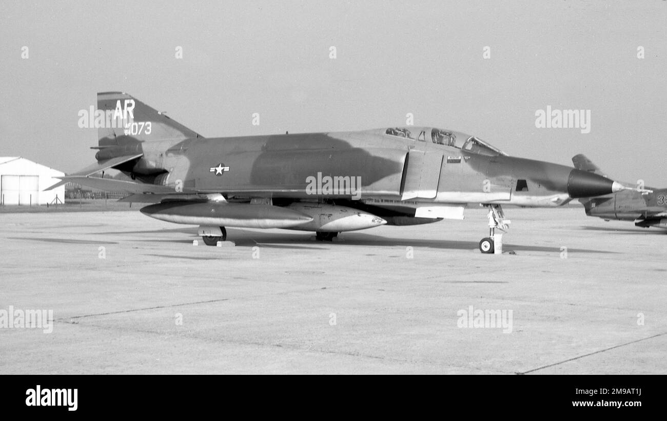 United States Air Force - McDonnell RF-4C-23-MC Phantom 64-1073 (msn 1116, codice base 'AR'), del 1st Tactical Reconnaissance Squadron, 10th Tactical Reconnaissance Wing, di RAF Alconbury, a RAF Upper Heyford il 29 agosto 1970. Quando si vola con la TRW 123rd. '641073' si è schiantato nella Cherokee National Forest, Kentucky, durante una missione di addestramento di basso livello il 16 maggio 1982. Entrambi gli equipaggi sono espulsi in sicurezza. Foto Stock