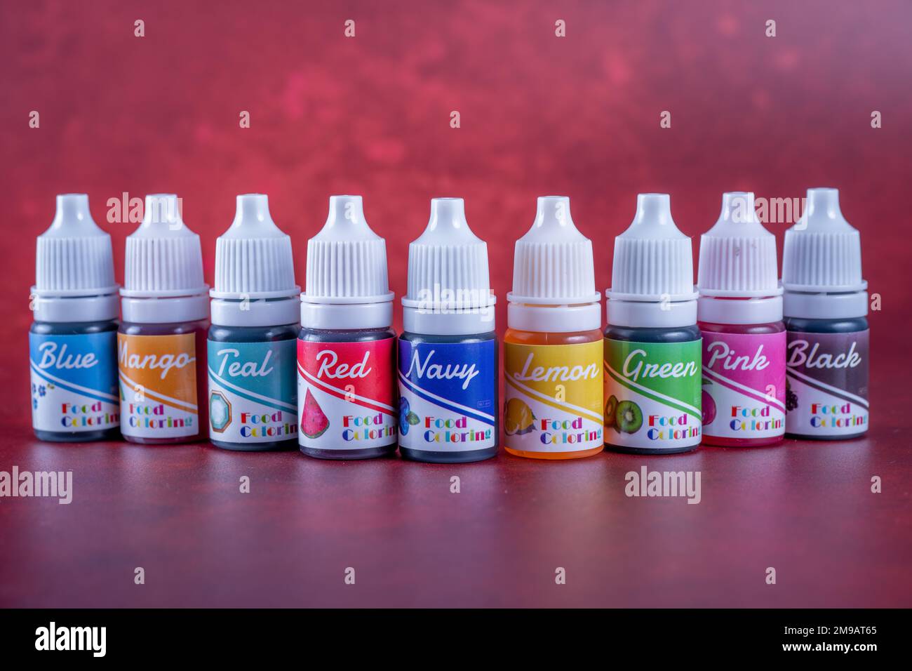 Cardiff Mid Glamorgan Wales UK Gennaio 16 2023 colori popolari di additivo colorante alimentare contenuto organico totalmente naturale per la cottura cottura cottura isolato o Foto Stock