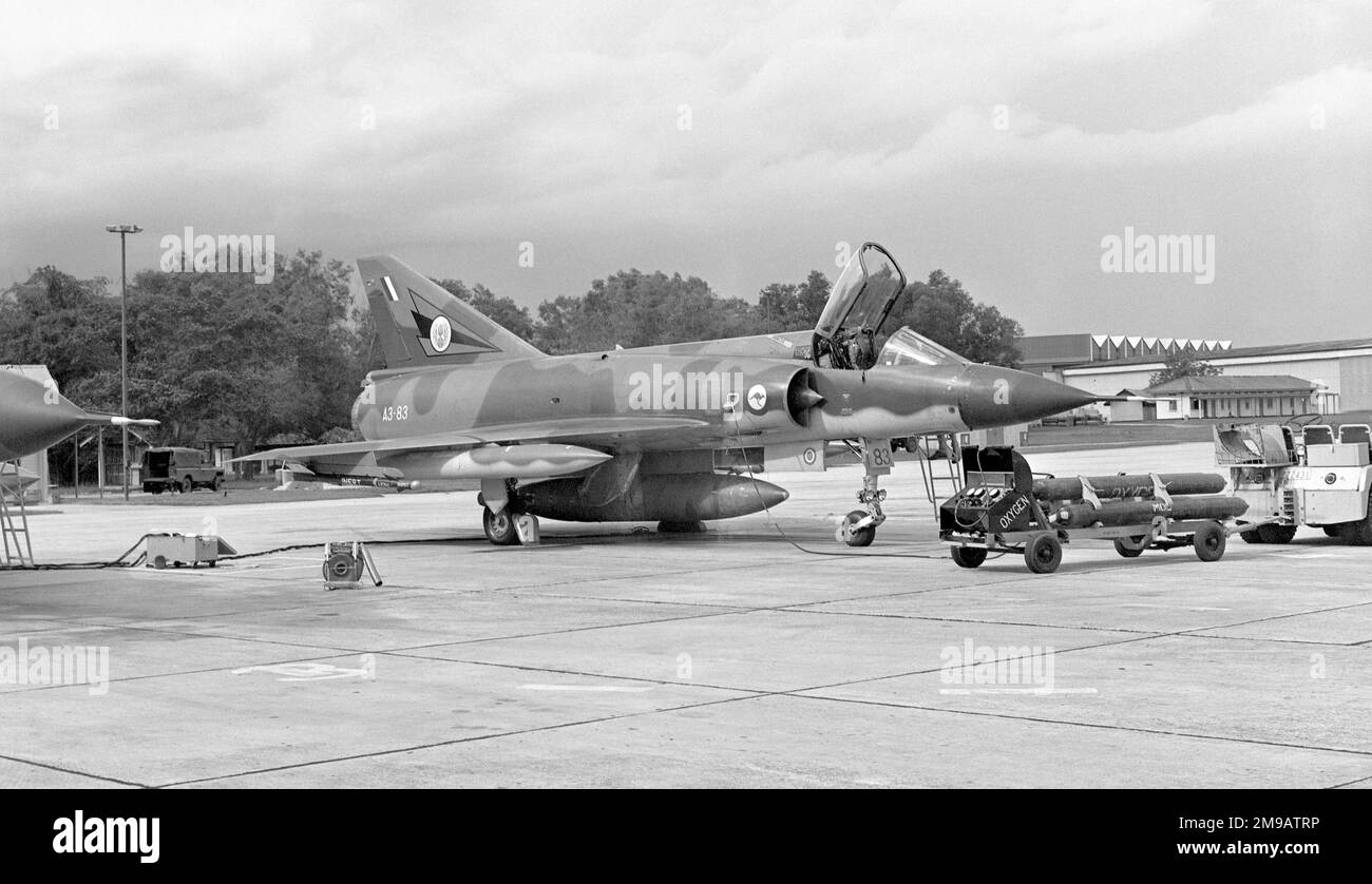 Royal Australian Air Force - Dassault Mirage IIIO(A) A3-83, di No.3 Squadron, con sede a RAAF Butterworth in Malesia, su un distacco regolare a Tengah intorno al 1975, Foto Stock