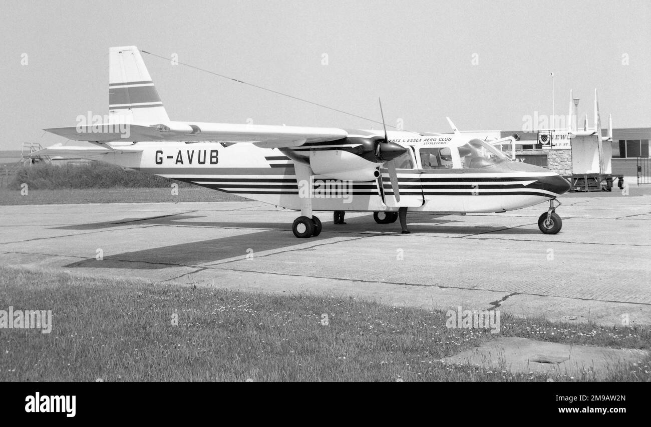 Britten-Norman BN-2A-27 Islander G-AVUB (msn 9), dell'Hants & Sussex Aero Club di RAF St. Mawgan nel mese di luglio 1968. (AVUB è stato utilizzato per le prove a bordo della portaerei HMS Hermes, prima di passare a Rolls-Royce per avere i motori turbocompressi montati, come un BN-2S, alla fine del 1968). Foto Stock