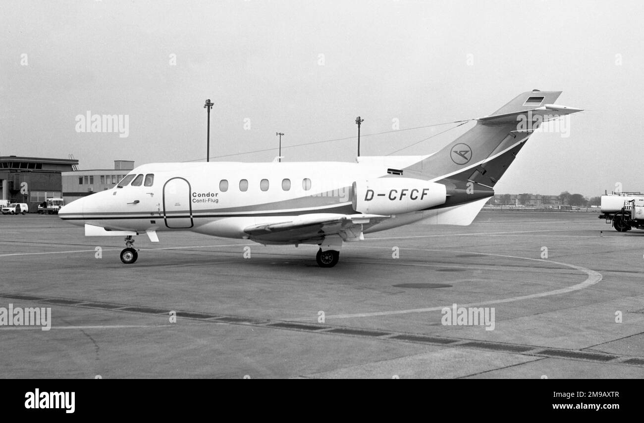 Hawker Siddeley HS.125-403B D-CFCF (msn 25248), di Condor - conti-Flug, presso l'aeroporto di Londra Heathrow. Foto Stock
