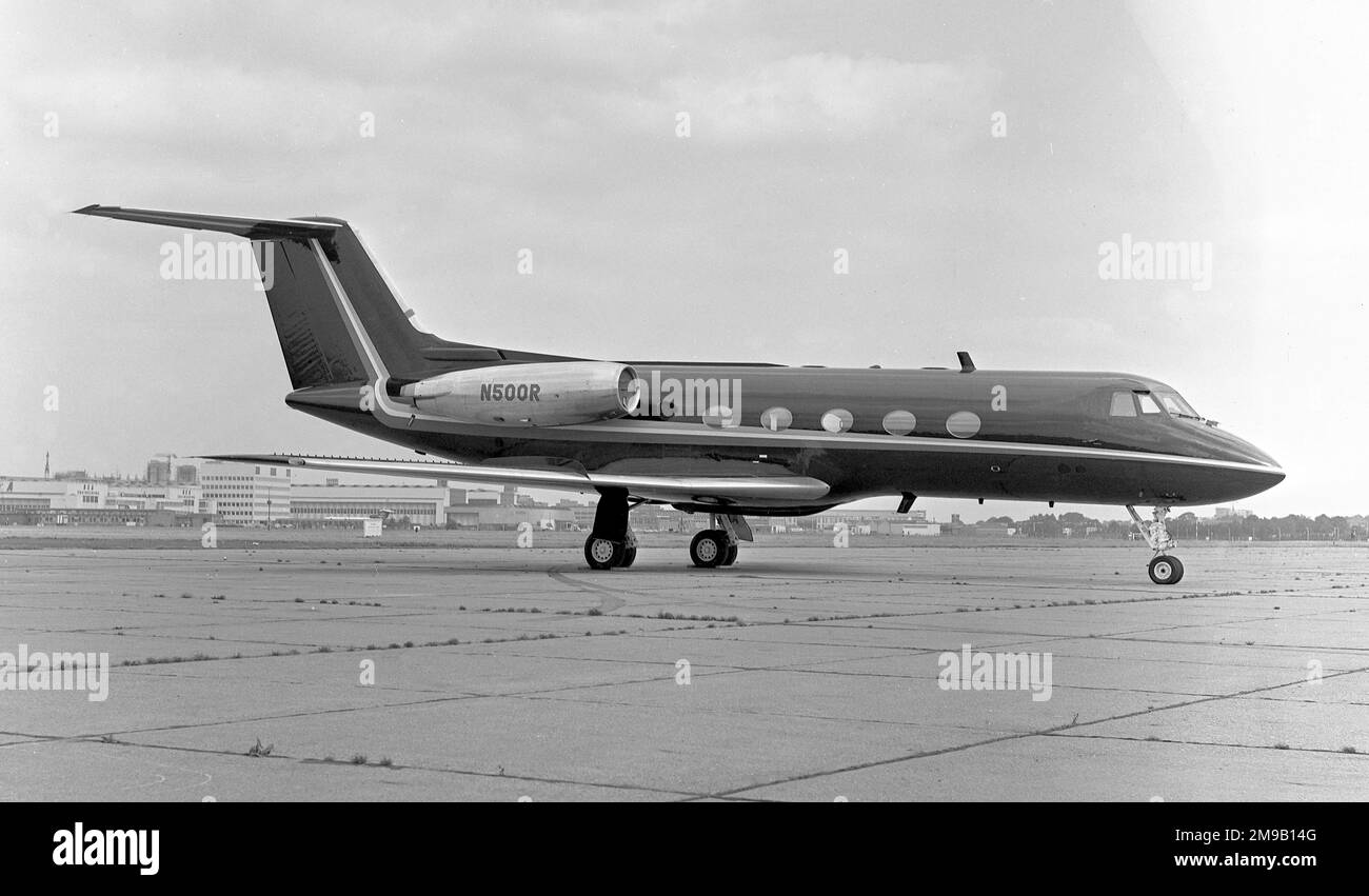 Grumman G-1159 Gulfstream II N500R (msn 12), della Superior Oil Company, presso l'aeroporto Heathrow di Londra. Foto Stock