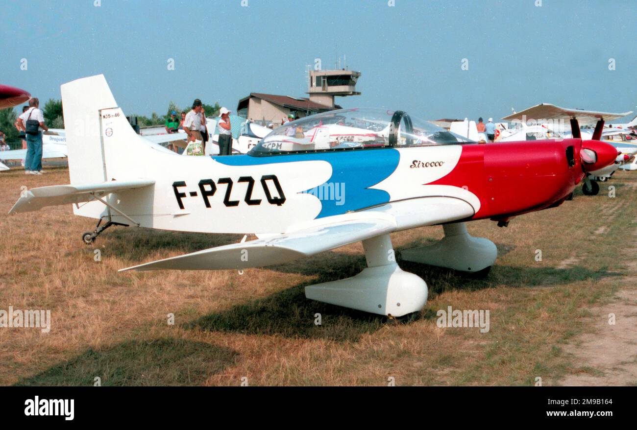 Jurca MJ.5 Sirocco F-PZQ (msn 46), a Moulins, Francia, il 28 luglio 1990. Foto Stock
