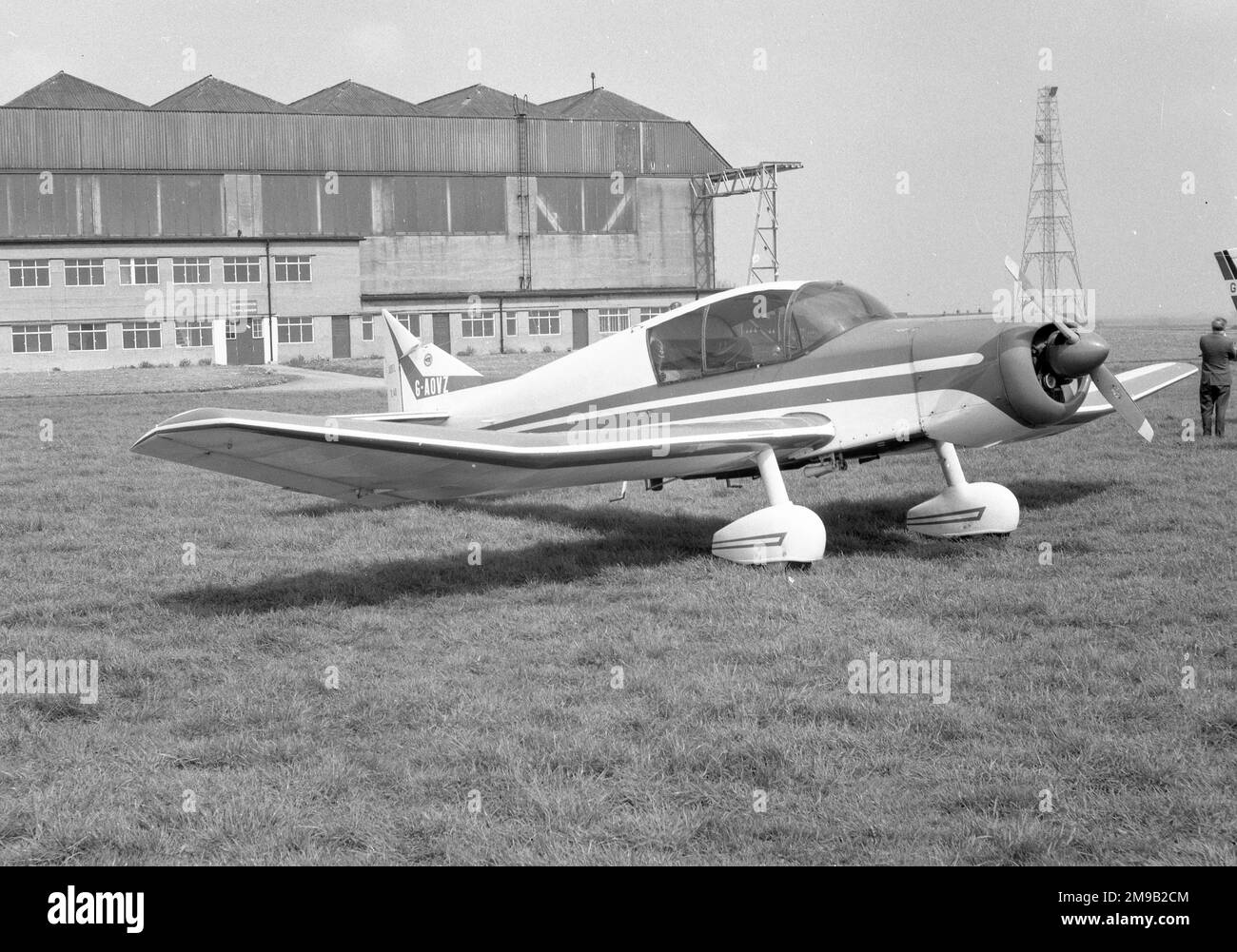SAN Jodel D.140 Mousquetaire G-AOVZ (msn 42), a Kirton-Lindsey, nel maggio 1965. Foto Stock