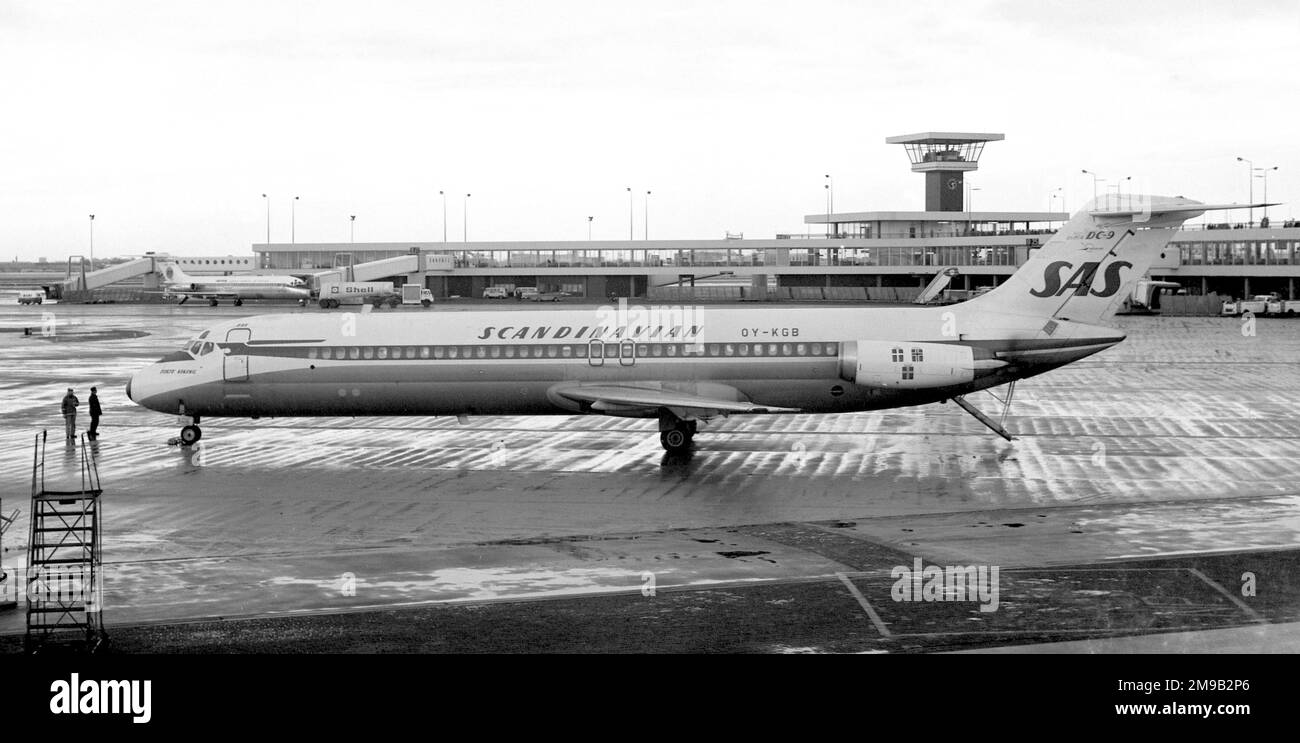 McDonnell Douglas DC-9-41 OY-KGB (msn 47178, linea numero 323), della Scandinavian Airline System, all'aeroporto di Amsterdam-Schiphol nel gennaio 1970. Foto Stock