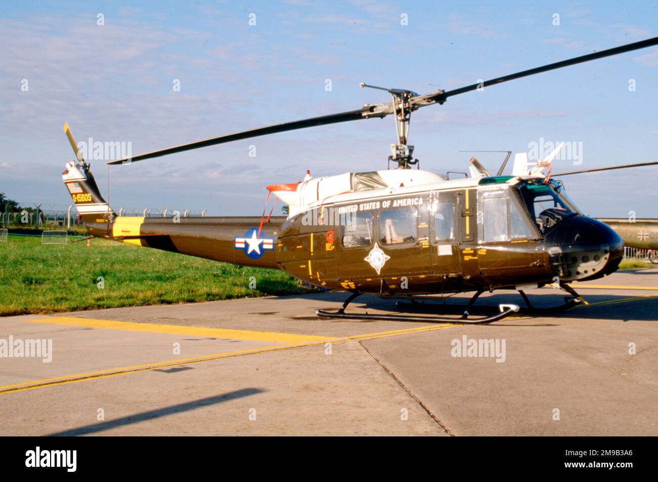 United States Army - Bell UH-1H Iroquois o-15605 (msn , 69-15605), di 1 AvDet, al RAF Fairford il 20 luglio 1991. Foto Stock