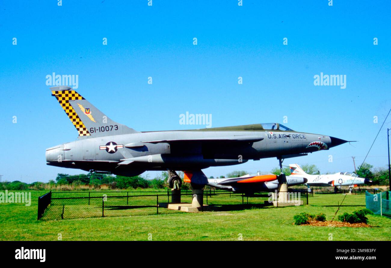Republic F-105D-15-RE Thunderchief 61-0073 (msn D268), in mostra al Air Power Park and Museum (vicino alla base dell'aeronautica militare di Langley), Hampton, Virginia. (Contrassegnato erroneamente come 61-10073) Foto Stock