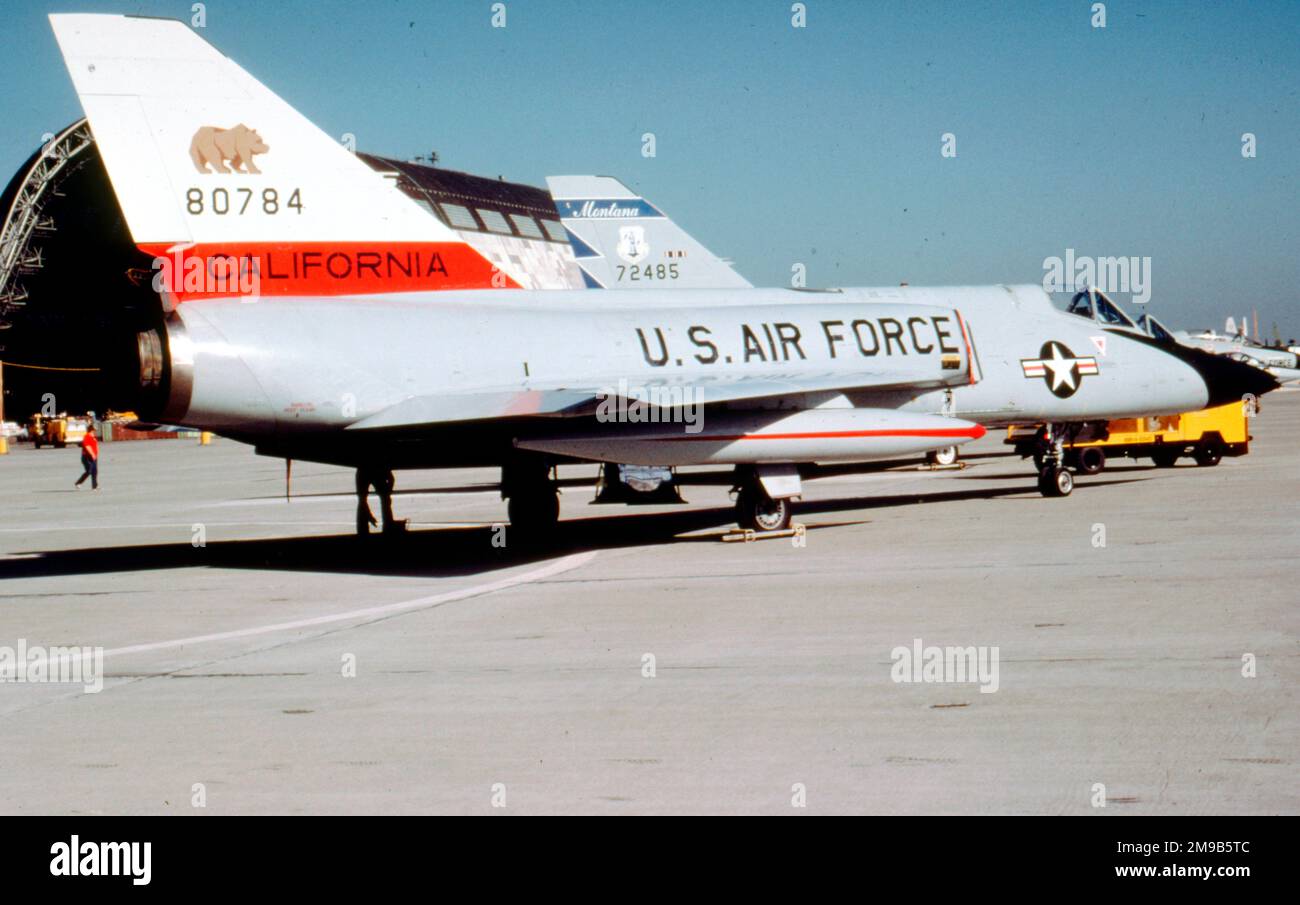 United States Air Force (USAF) - Convair F-106A-100-CO Delta Dart 58-0784 (msn 8-24-115), del 194th Fighter Interceptor Squadron, 144th Fighter Interceptor Group, California Air National Guard. Foto Stock