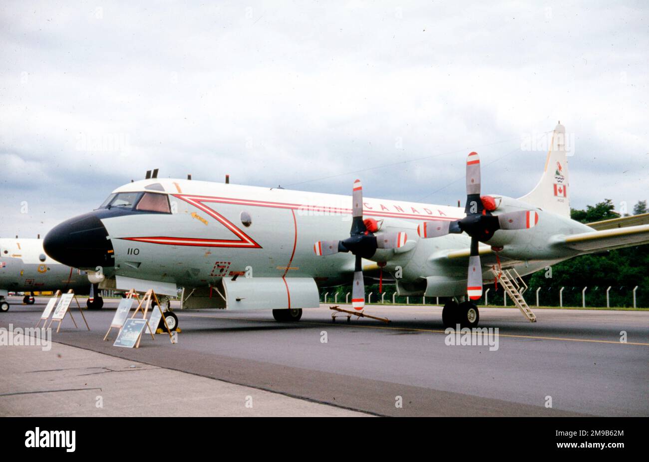 Forze armate canadesi - Lockheed CP-140 Aurora 140110 (msn 285B-5712), al RAF Greenham Common per l'International Air Tattoo su 27June 1981. Foto Stock