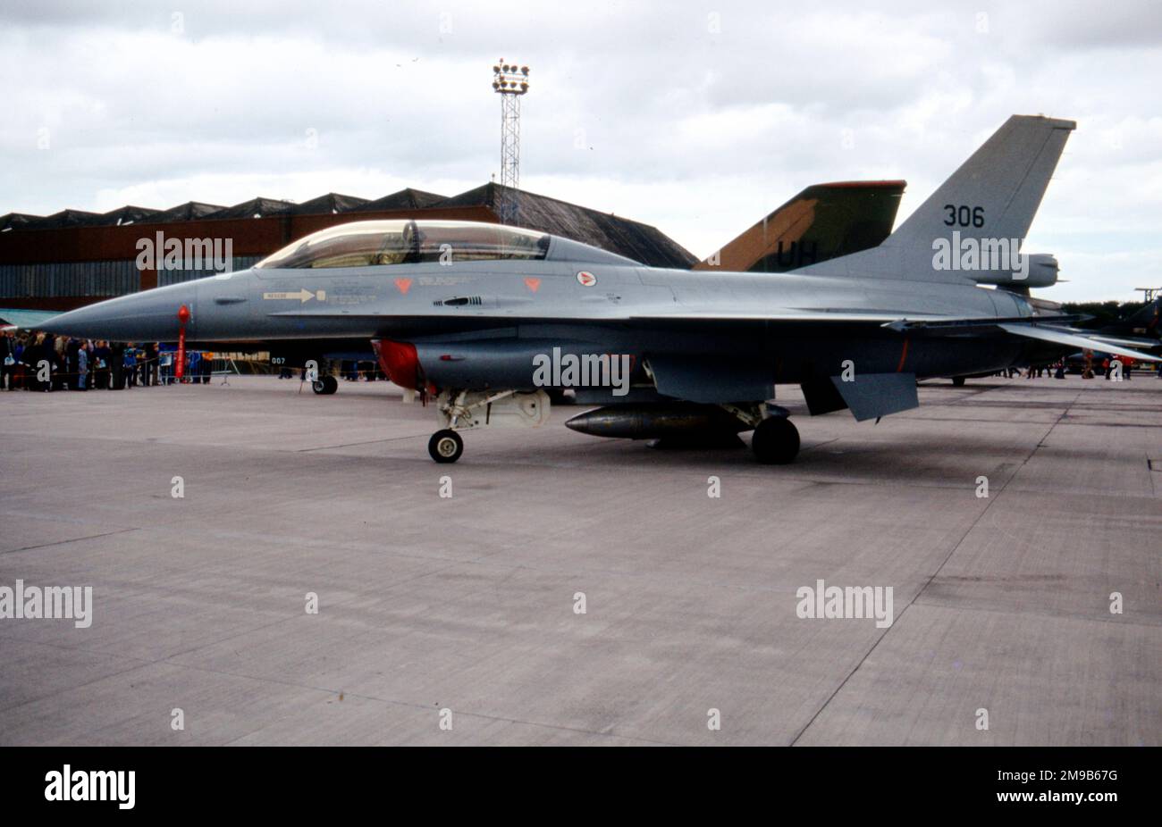 Luftforsvaret - General Dynamics F-16B Fighting Falcon 306 (msn 6L-6). (Luftforsvaret - Royal Norwegian Air Force). Foto Stock