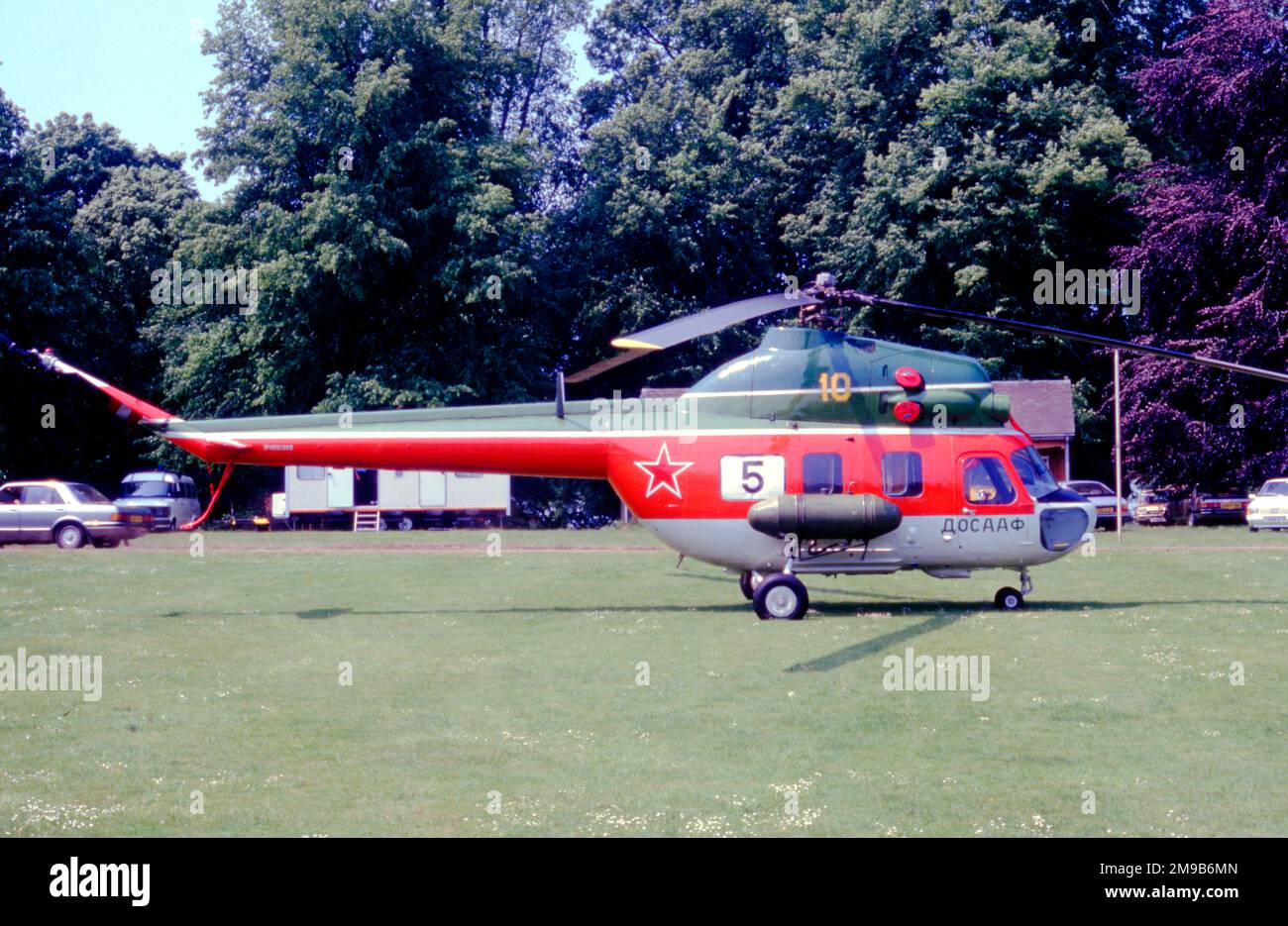Russian Air Force - MIL mi-2 'Yellow 10' (msn 549513115), al Castello di Ashby per il Campionato Mondiale di Elicotteri, il 26 giugno 1986. Foto Stock