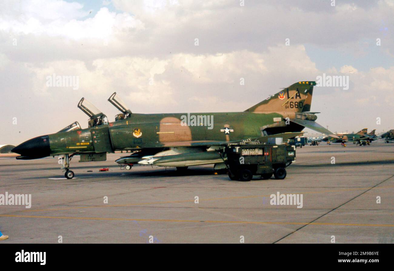 United States Air Force (USAF) - McDonnell F-4C-21-MC Phantom 64-0660 (msn 877) , del 310th Tactical Fighter Training Squadron, 58th Tactical Fighter Training Wing, Luke AFB, AZ. Foto Stock