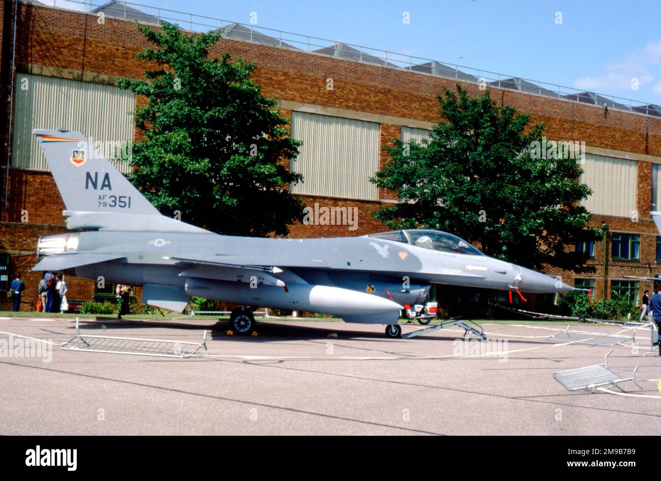 United States Air Force (USAF) - General Dynamics F-16A Block 10 Fighting Falcon 79-0351 (msn 6i-136, codice base 'Na'), al RAF Waddington Tactical Fighter Meet il 2 agosto 1986. Foto Stock