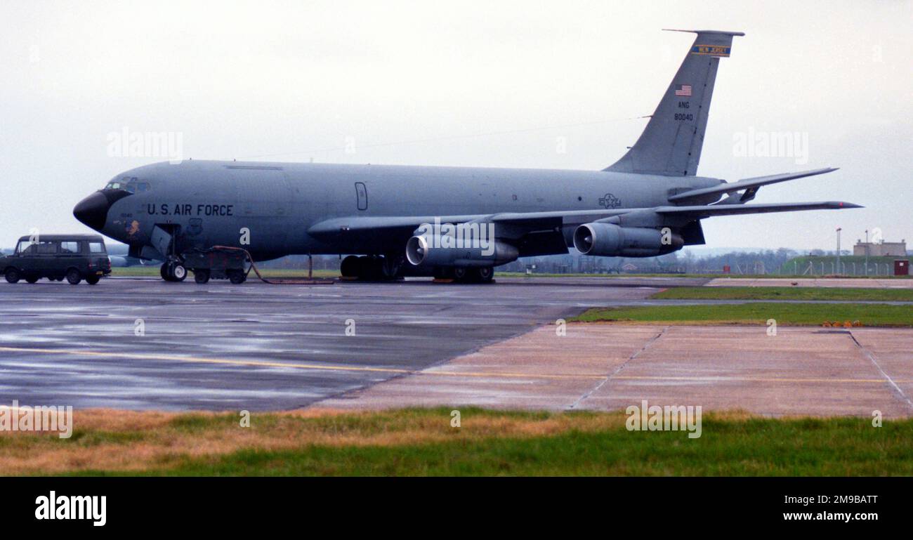United States Air Force - Boeing KC-135E Stratotanker 58-0040 (msn 17785), al RAF Mildenhall circa il 1999 febbraio. (KC-135E - reengined con motori JT3D / TF33-PW-102 recuperati da aerei civili ritirati) Foto Stock