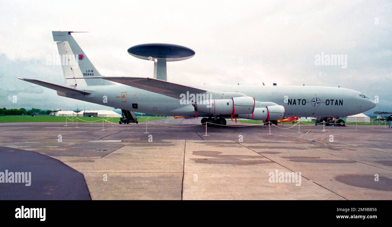 Organizzazione del trattato del Nord Atlantico - Boeing e-3A Sentry LX-N90443 (msn 22838, linea numero 947, ex 79-0443), della NAEWF, alla Giornata internazionale dell'aviazione di Yeovilton del 12 luglio 1996. Foto Stock