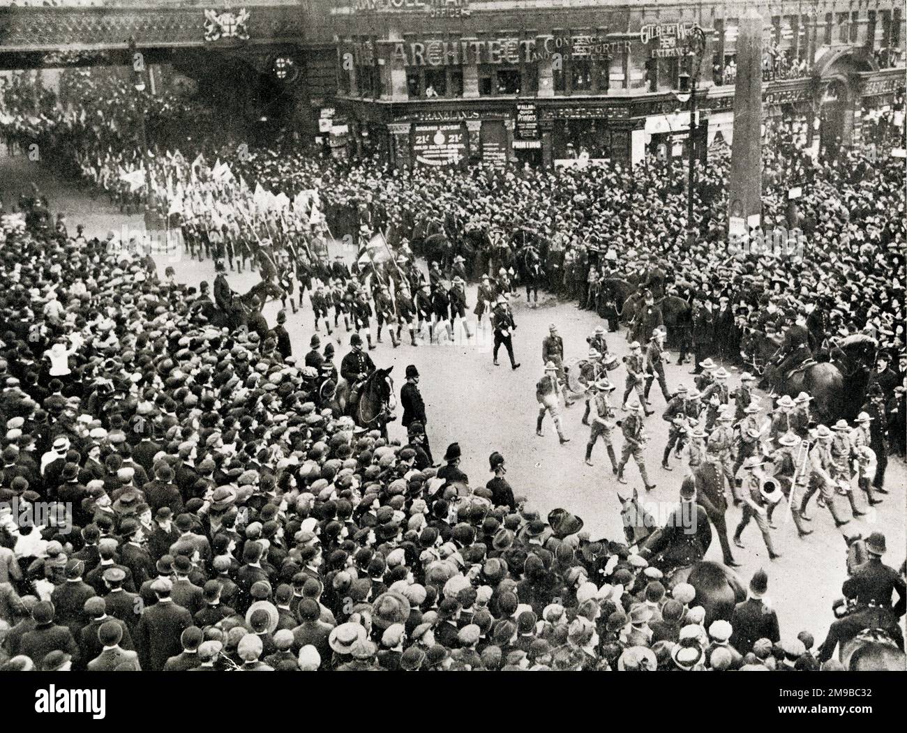 Boy Scouts marciando nel Lord Mayor's Show, Londra Foto Stock
