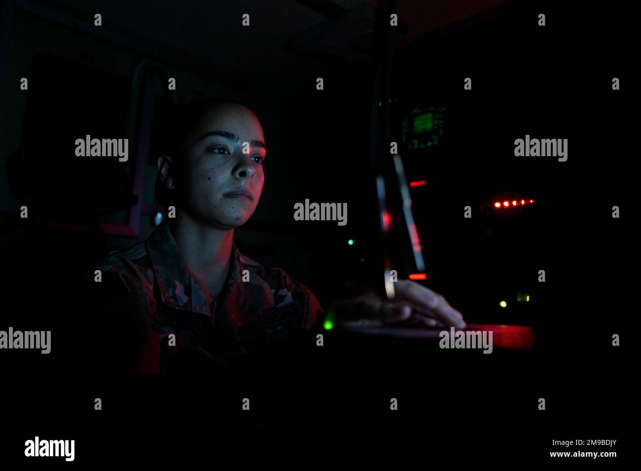 STATI UNITI Air Force Senior Airman Melissa Muniz, specialista di sistemi di trasmissione a radiofrequenza con il 141st Air Control Squadron, Aguadilla, Puerto Rico Air National Guard, 15 maggio 2022. Muniz è stato riconosciuto come un esecutore eccezionale nell'ala 156th per la sua iniziativa ed impegno con la sua missione quotidiana del squadrone. Foto Stock