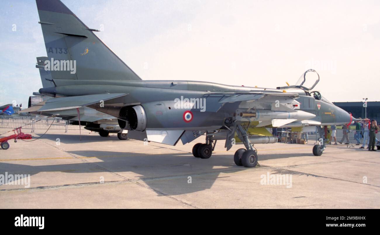 Armee de l'Air - SEPECAT Jaguar A A133 - 7-IK (msn A133), di Escadron De Chasse 4-7 'Limousin' , a base eyrienne 112 Reims-Champagne il 14 settembre 1997. (Armee de l'Air - French Air Force; SEPECAT - Societe Europeenne de production de l'avion Ecole de Combat et d'Appui Tactique). Foto Stock