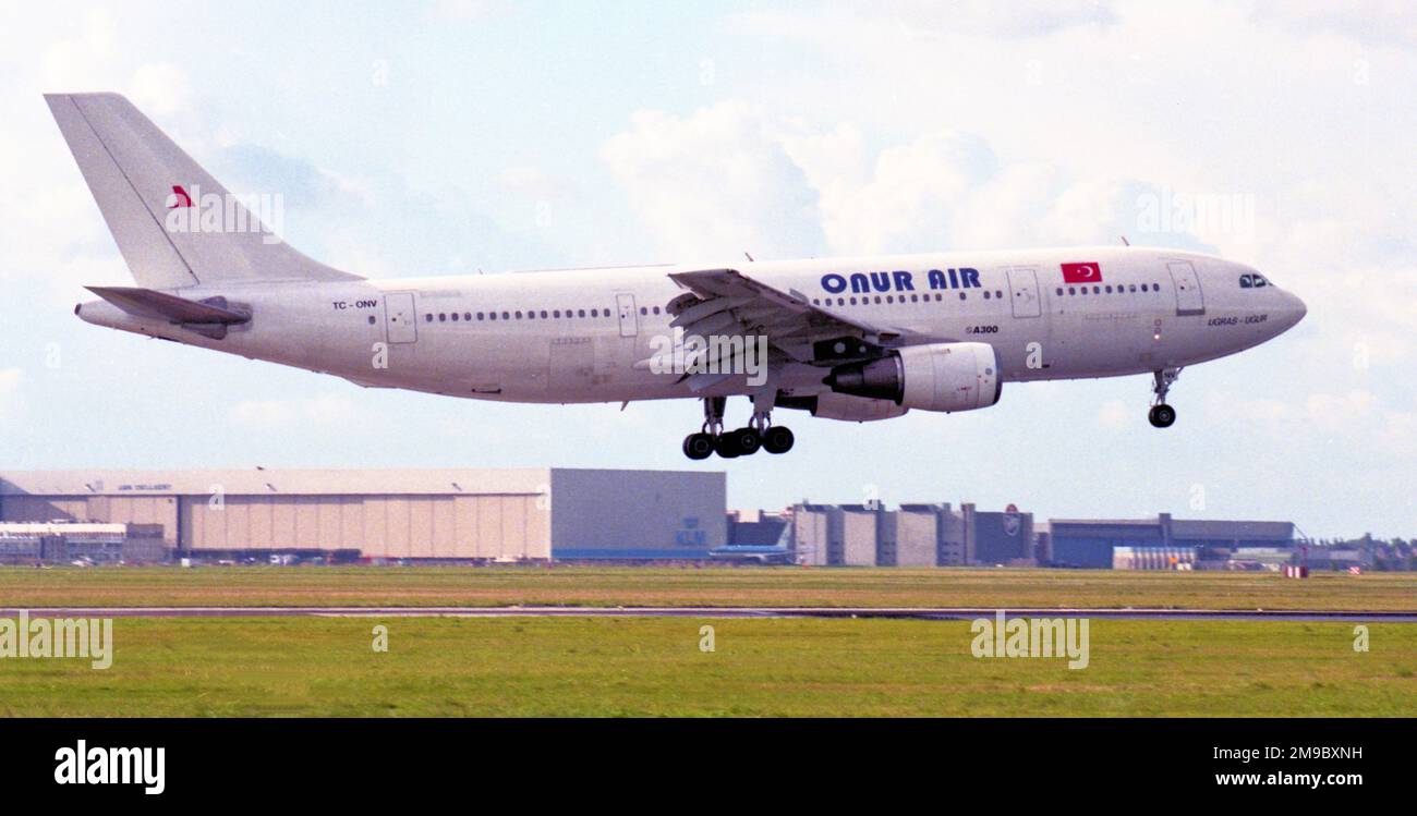 Airbus A300B4-2C TC-ONV (msn 57), di Onur Air, all'aeroporto Schiphol di Amsterdam nel settembre 1997. Foto Stock