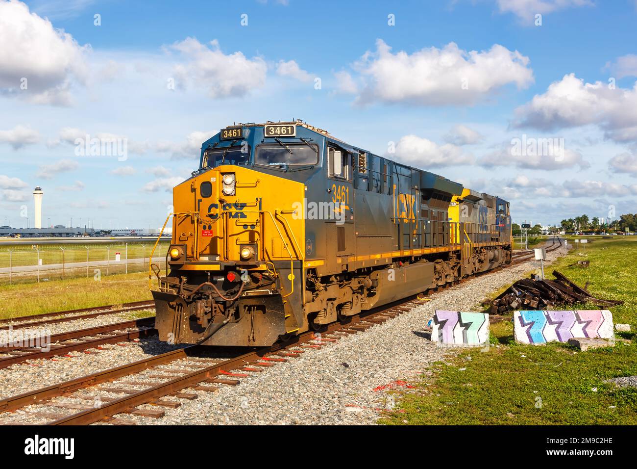 Miami, Stati Uniti - 15 novembre 2022: Treno locomotive CSX Transportation a Miami, Stati Uniti. Foto Stock