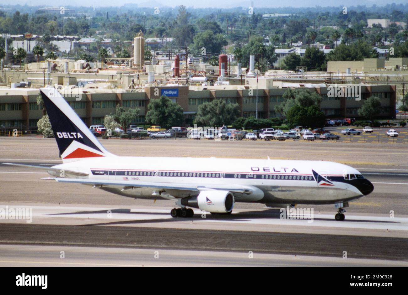 Boeing 767-232 N114DL (msn 22226, linea numero 78, flotta numero 84), di Delta Airlines nell'aprile 1997. Foto Stock