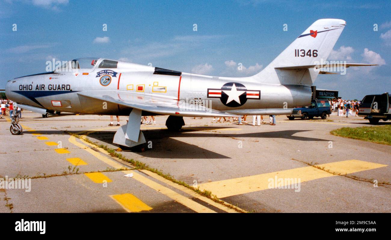 Republic F-84F-1-RE Thunderstreak 51-1346, in mostra a Rickenbacker ANGB, Columbus, Ohio.. Utilizzato esclusivamente per prove e test, questo aeromobile è stato assegnato al NASA Dryden Flight Research Center, Edwards AFB, CA.; assegnato al NACA Ames Aeronautical Laboratory, NAS Moffett Field, CA dal 1 marzo 1954 al 11 marzo 1954; modificato con display di rilevamento della vista delle pistole; Utilizzato presso Edwards AFB per il processo di decolli RATO e lancio DI ZELL. Foto Stock