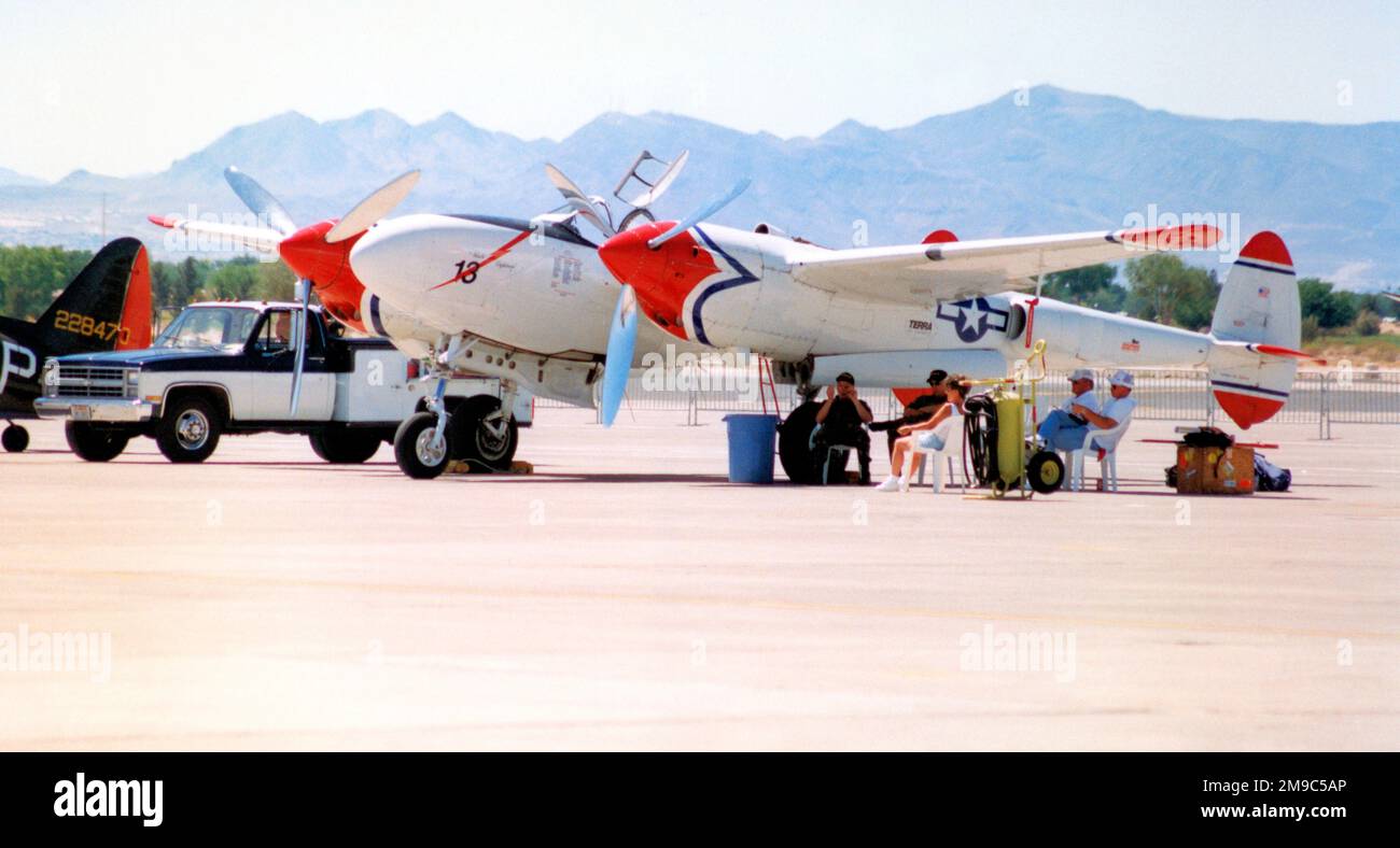 Lockheed F-5G Lightning N25Y / '13' (msn 422-8509), al Las Vegas Golden Air Tattoo, il 26 aprile 1997. Foto Stock