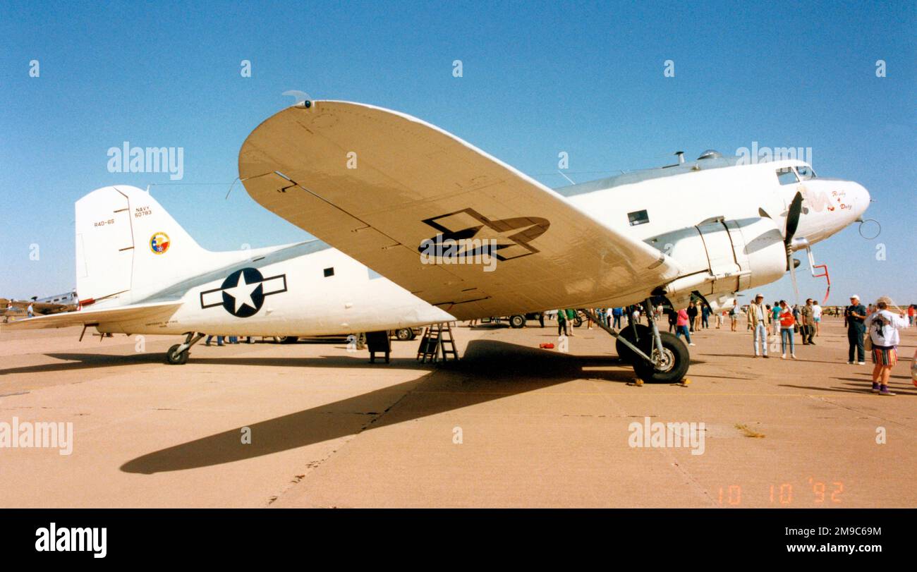 Douglas R4D-6 N151ZE (MSN 14963/26408, ex BuAer 50783, ex USAAF 43-49147), dell'aviazione militare confederata, all'aeroporto di Midland il 8-10 ottobre 1992. Foto Stock