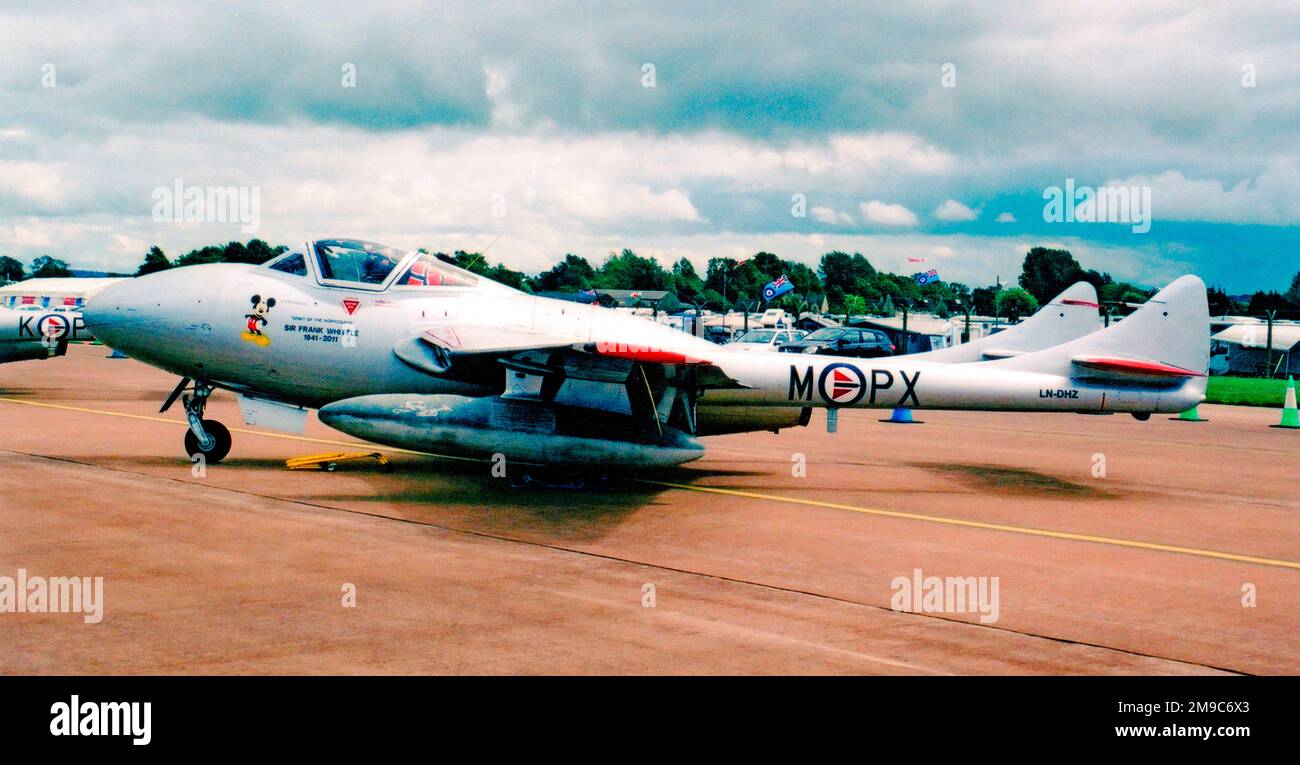 De Havilland DH.115 Vampire T.55 LN-DHZ / M-PX (msn 624, ex J-1115 ), al Waddington - International Air Show il 30 giugno 2014. Foto Stock