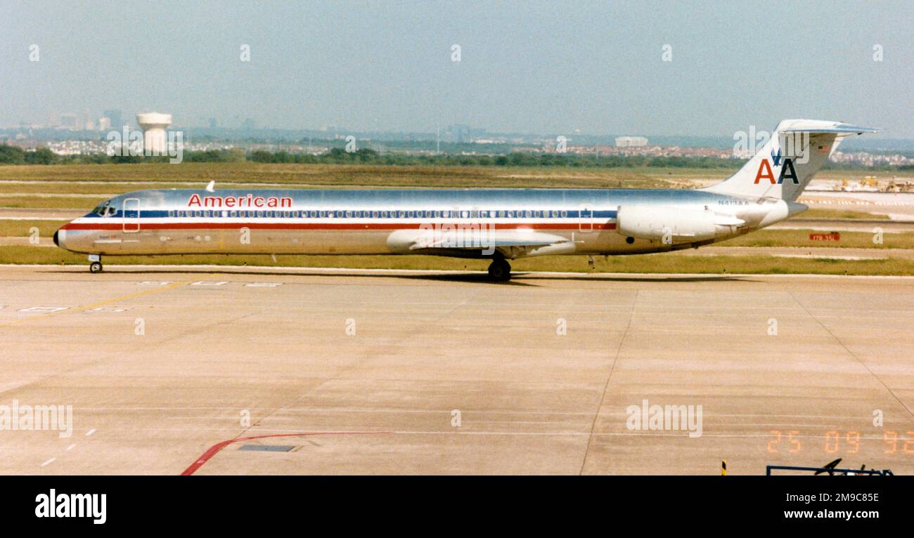 McDonnell Douglas MD-82 N413AA (msn 49324 / 1289) di American Airlines il 25 settembre 1992. Foto Stock