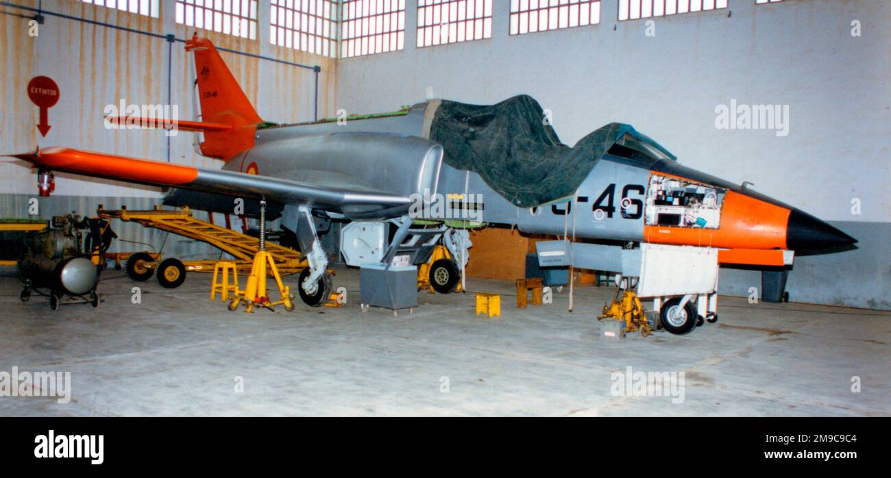 Fuerza Aerea Espanola - CASA C-101EB Aviojet E.25-46 - 79-46 (msn EB01-46-047), nell'hangar in fase di manutenzione programmata - ispezioni. (Fuerza Aerea Espanola - Aeronautica Spagnola) Foto Stock
