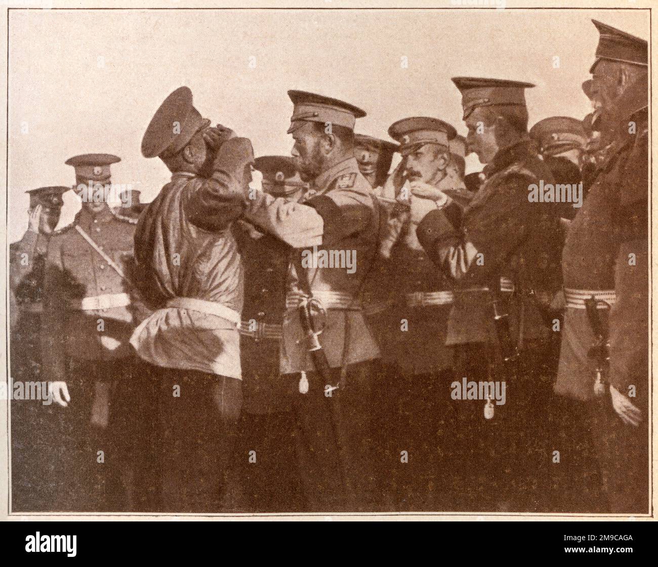 Esercito russo - Zar Nicola II che decora un ufficiale non commissionato. Foto Stock