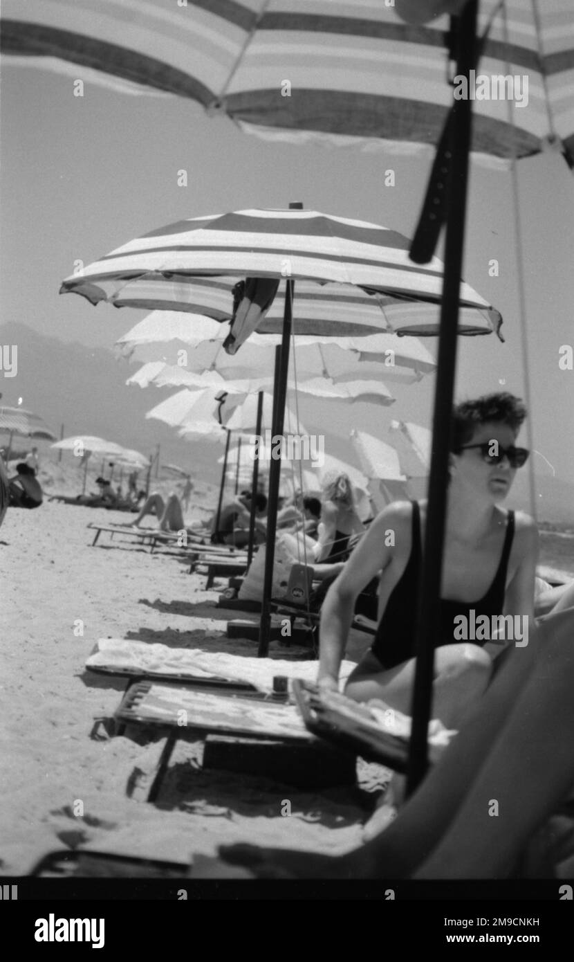 Turisti sulla spiaggia sull'isola di Kos, Grecia Foto Stock